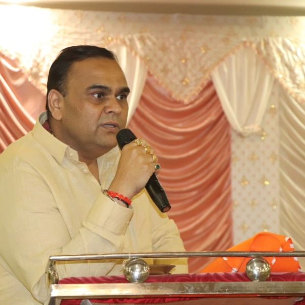 તા.૦૭/૦૩/૨૦૨૪ ના રોજ આગામી ૨૦૨૪ - લોકસભા ચૂંટણીના સંદર્ભે આદરણીય પ્રધાનમંત્રી શ્રી નરેન્દ્રભાઈ મોદીજીના નેતૃત્વમાં વર્તમાન સરકાર દ્વારા થયેલા કાર્યોને જન-જન સુધી પહોંચાડવા માટે ૨૩ - બારડોલી લોકસભા વિસ્તારમાં વિકસિત ભારત વિડિયો વેનને ગુજરાત સરકારના નાણાંમંત્રી શ્રી કનુભાઈ દેસાઈની વિશિષ્ટ ઉપસ્થિતિમાં લીલી ઝંડી બતાવી પ્રસ્થાન કરાવ્યું.